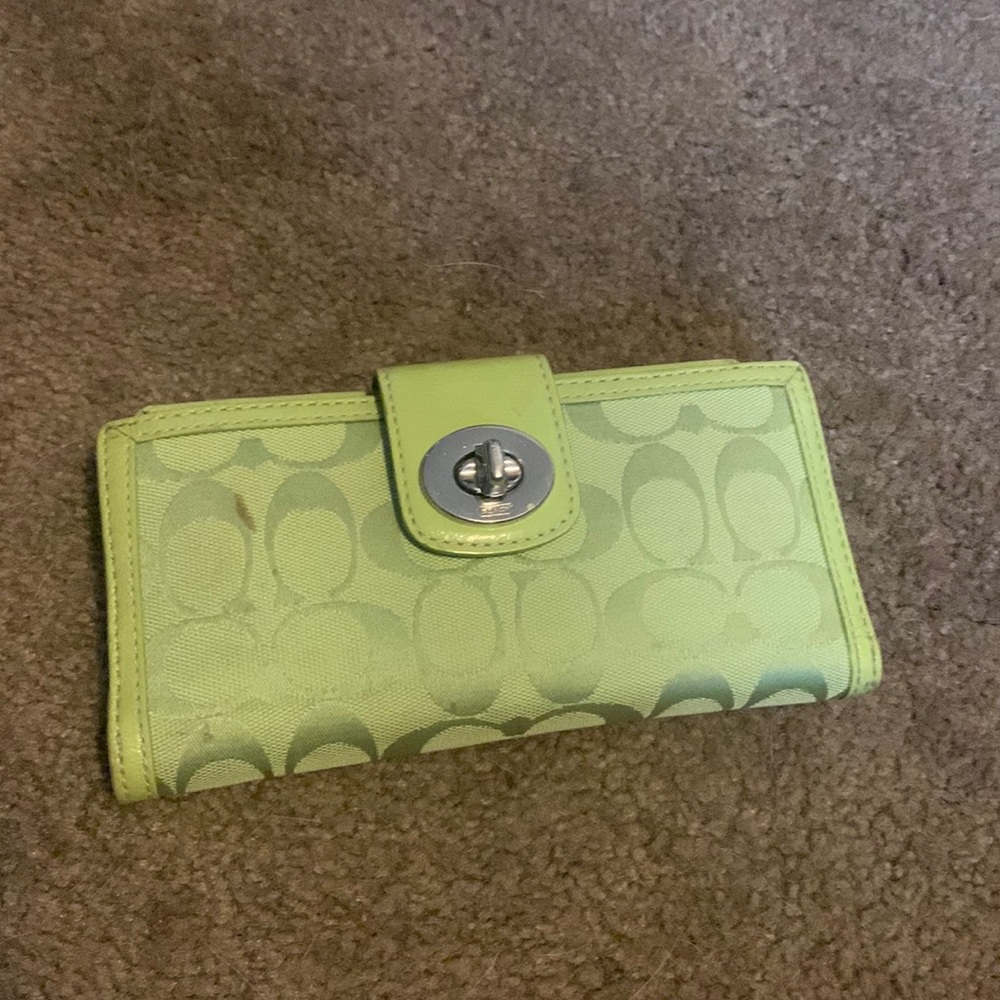 COACH Lime Green Jacquard C's Logo Turnlock Silver Tone Wallet Vi With Checkbook